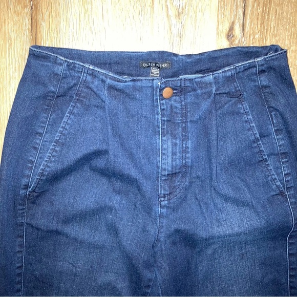 Eileen Fisher Women’s Cotton Tapered and Pleated Denim Jeans | Ankle | Size 6 - Picture 5 of 15